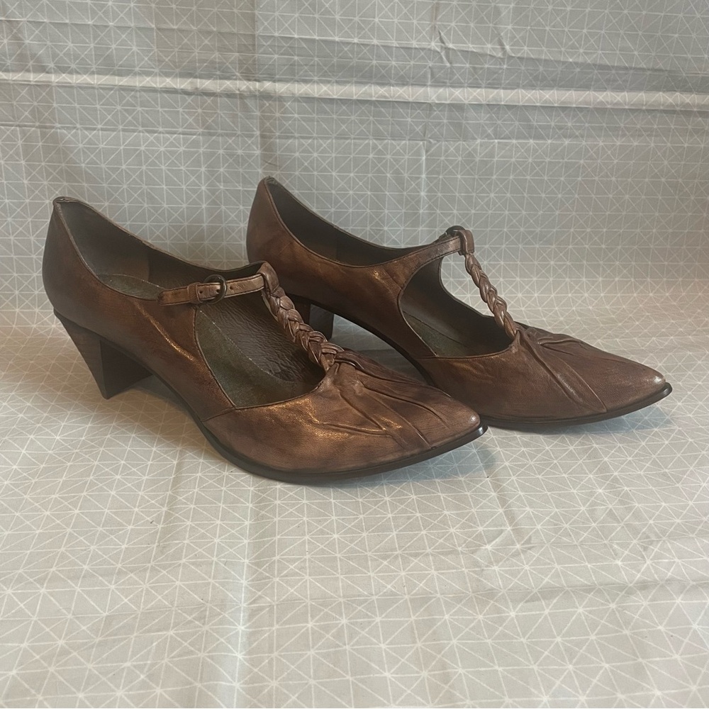 NWOT Blay Anthropologie Braided T-Strap Leather Pump 41